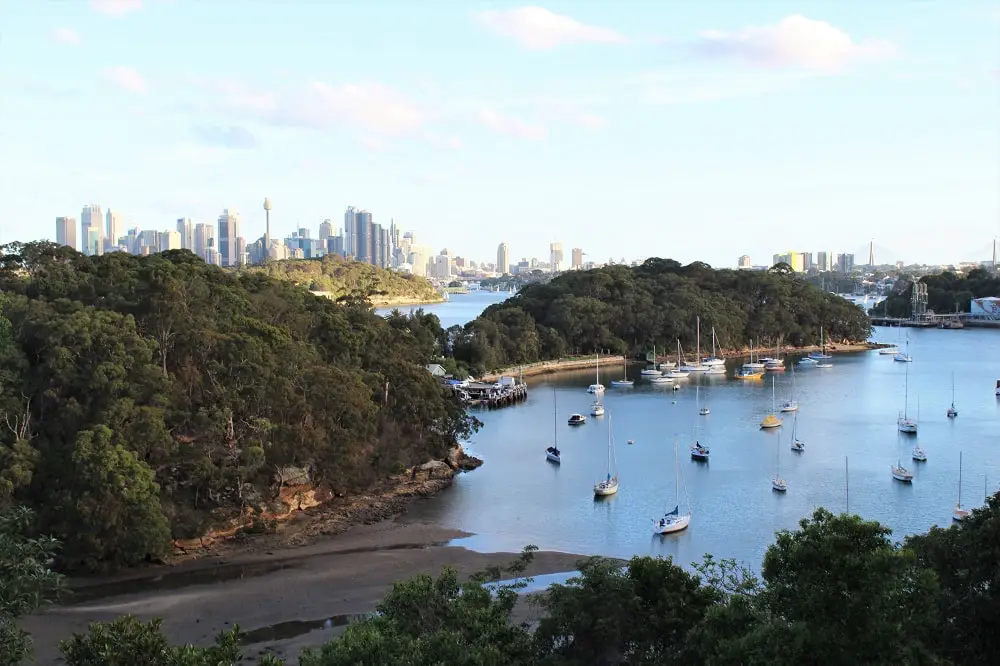Find out what Sydney weather is really like, including packing lists for people moving to Australia or backpackers visiting Australia, best months to hike or visit Sydney beaches, and how to heat and cool your home if you're moving to Sydney.