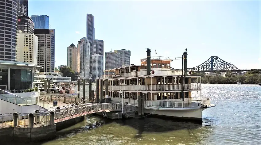 15 fun things to do in Brisbane Australia, the capital city of Queensland. Includes Brisbane cafes, laneways, South Bank, places to eat, Brisbane nightlife, free tours, Kangaroo Point, Botanic Gardens & more.