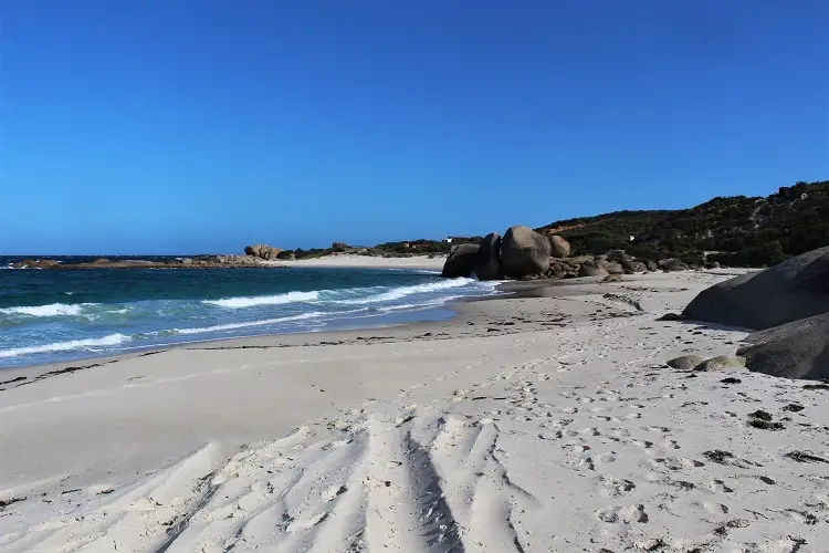 Camp for free on your scenic journey from Albany to Bremer Bay WA. Save money at these beautiful camping grounds by the beach and lake in Western Australia between Perth and Adelaide.