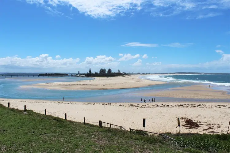 Enjoy a nature-filled trip to The Entrance in Central Coast NSW, Australia, just 90 minutes’ drive from Sydney. Discover amazing beaches, including Shelly Beach and Bateau Bay, short coastal walks and the best places to see from Avoca Beach up to Norah Head.