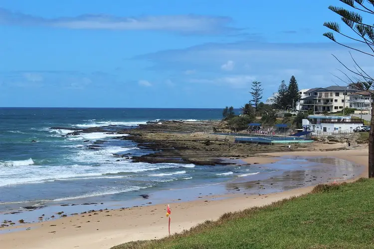 Enjoy a nature-filled trip to The Entrance in Central Coast NSW, Australia, just 90 minutes’ drive from Sydney. Discover amazing beaches, including Shelly Beach and Bateau Bay, short coastal walks and the best places to see from Avoca Beach up to Norah Head.
