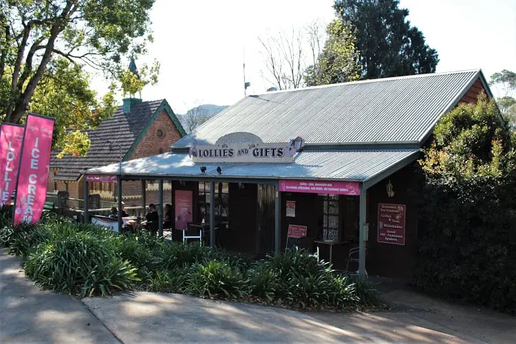Kangaroo Valley shops.