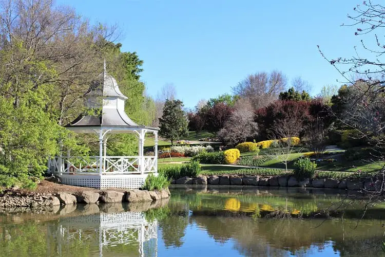 Discover the best things to do in the Hunter Valley NSW, including wine tours, walks, Hunter Valley Gardens & accommodation.