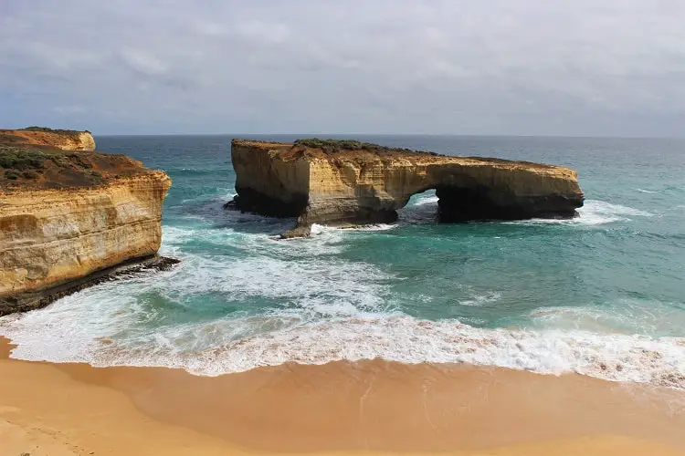 Plan your Great Ocean Road drive itinerary with this useful guide, which includes top attractions, such as the 12 Apostles, and where to find accommodation.