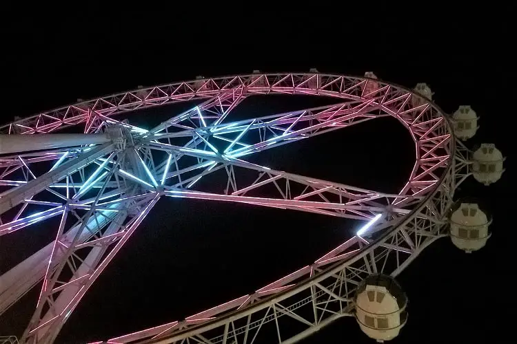 Star Observation Wheel at Melbourne Docklands lit up at night.