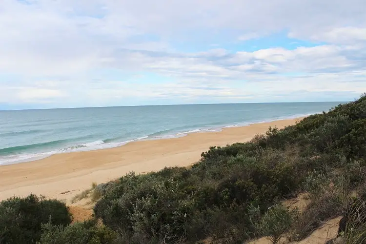 Discover the beautiful Gippsland Lakes in East Gippsland, Victoria near Melbourne. Enjoy Ninety Mile Beach, Lakes Entrance & fun water activities!
