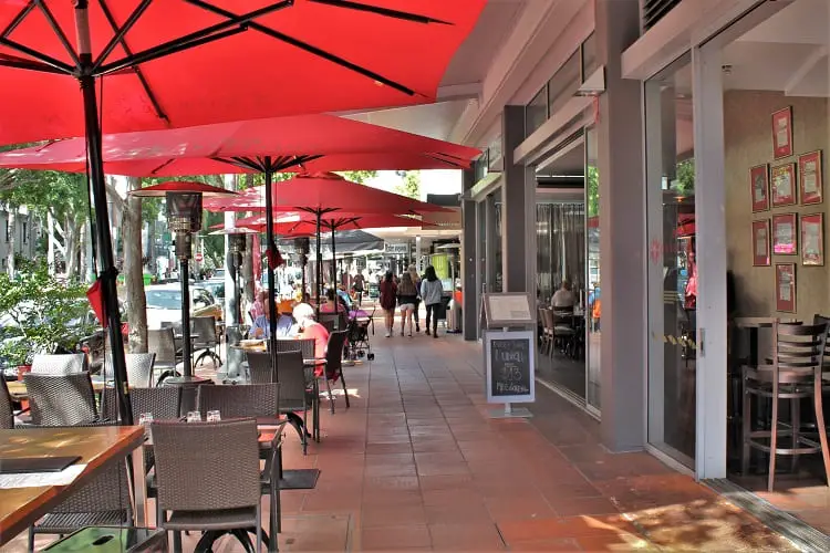 The lowdown on living in Brisbane Australia: outdoor dining at South Bank.