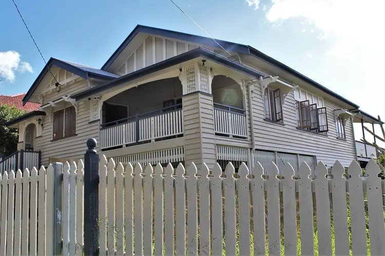 The lowdown on living in Brisbane Australia. Property in Brisbane & old Queenslander houses.