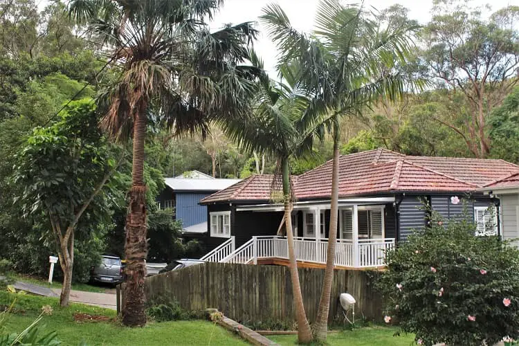 Beautiful house in Avalon Beach, Sydney and forest behind.