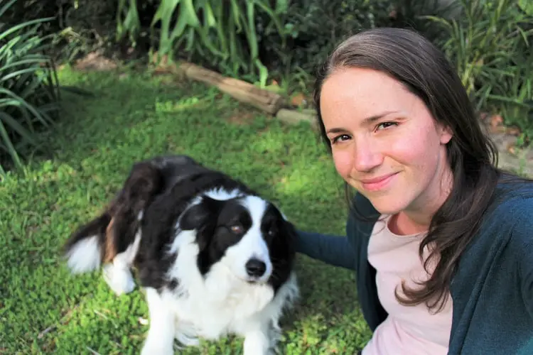 Female house sitter with a Border Collie on a house sit in Sydney, Australia. Discover how much to charge for house sitting in Australia.