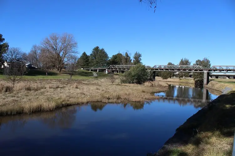 Macquarie River Bicentennial Park and bridge.